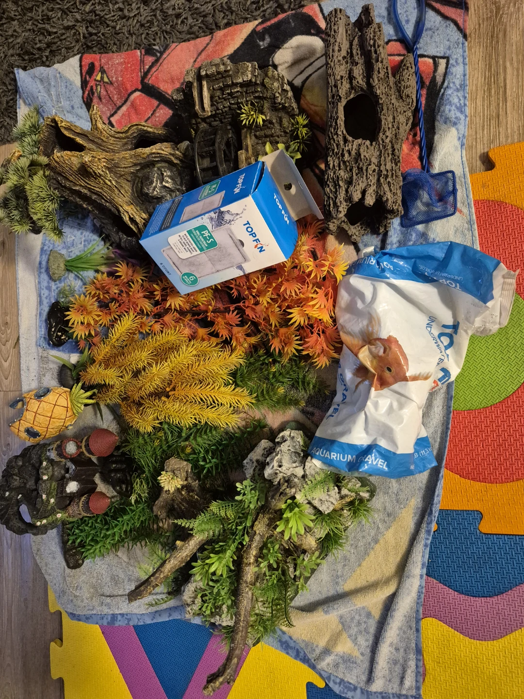 Aquarium decor and accessories