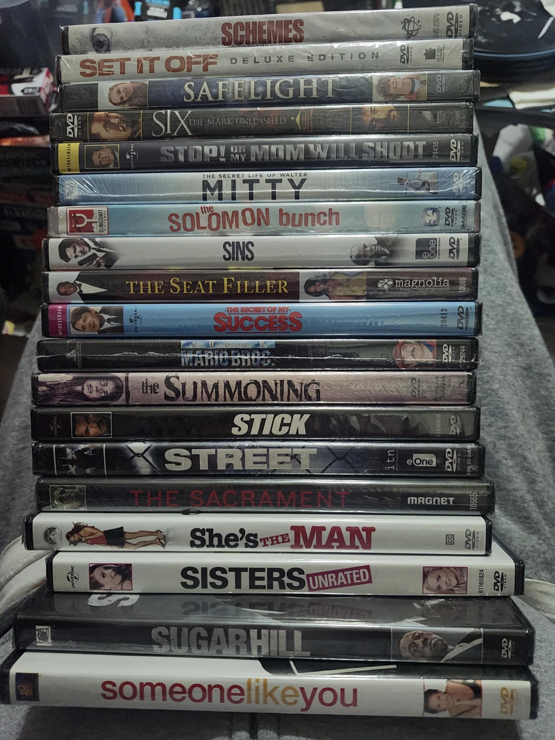 Lot of 17 DVDs: Schemes,