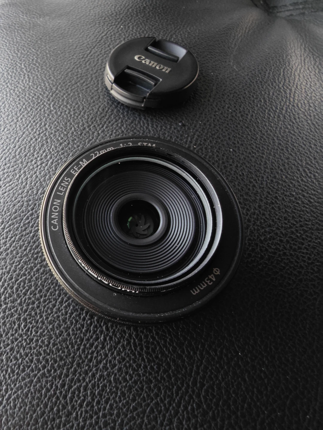 Canon EF-M 22mm f/2 Lens with Cap and UV filter - photo 3