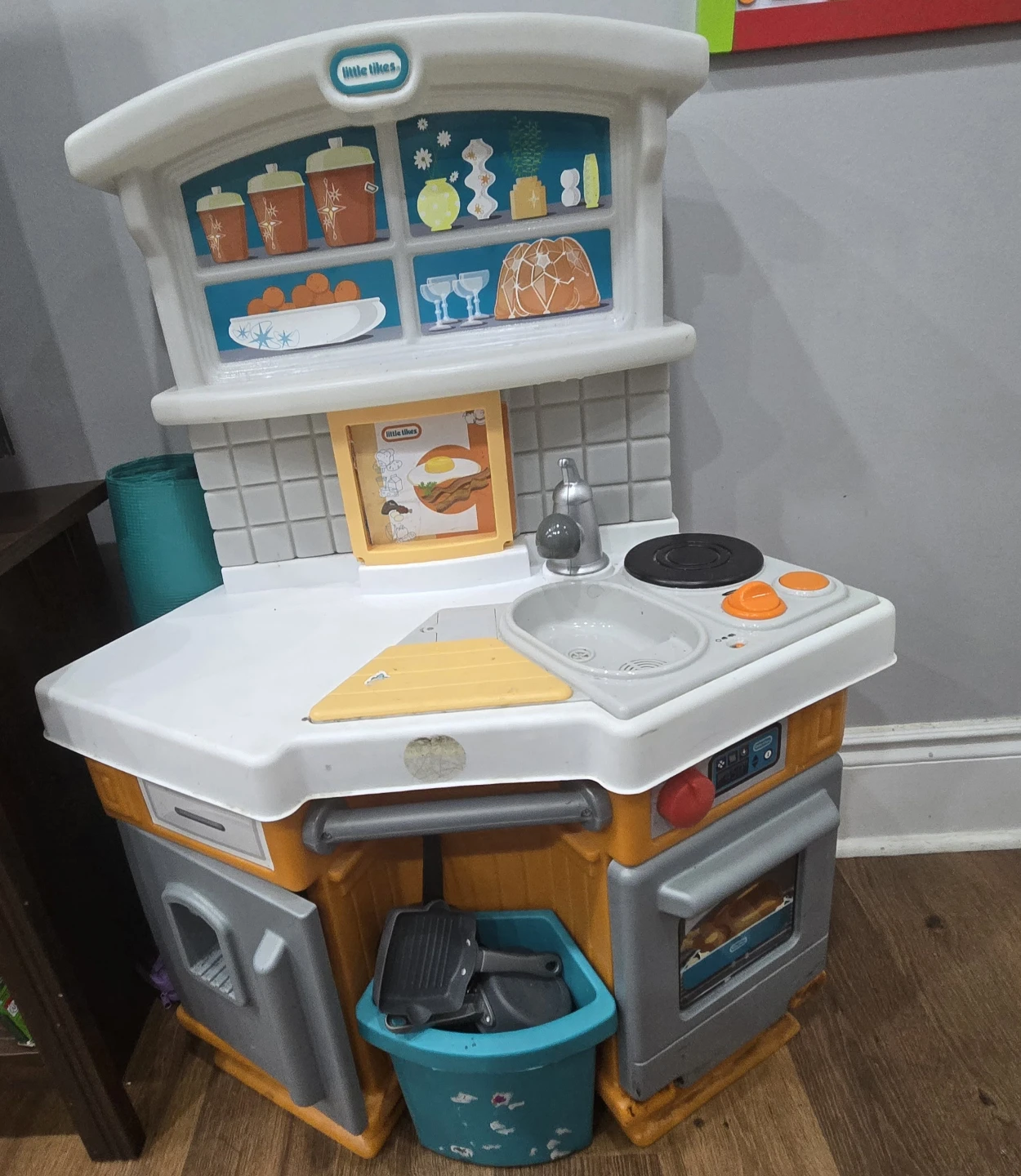 Little Tikes Play Kitchen - photo 2