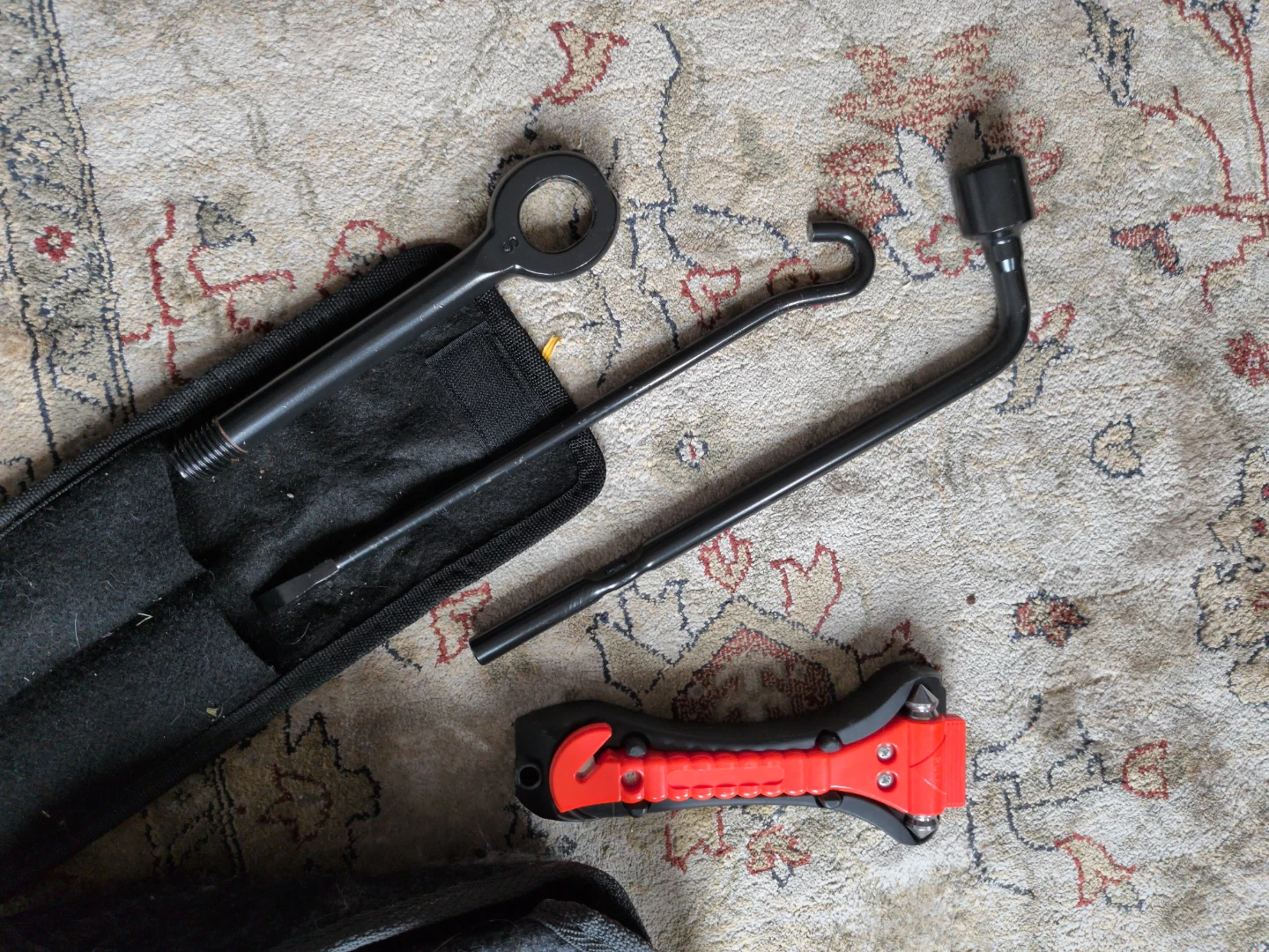 Car Emergency Kit - Jack, Tools, and Safety Hammer - photo 2