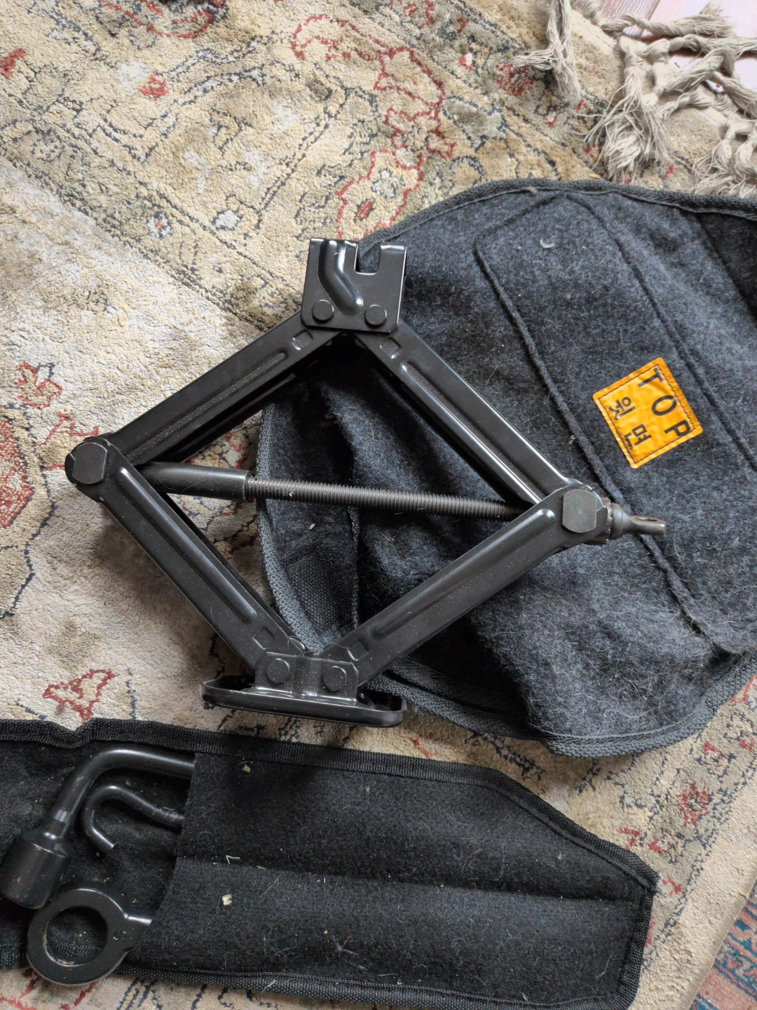 Car Emergency Kit - Jack, Tools, and Safety Hammer - photo 3