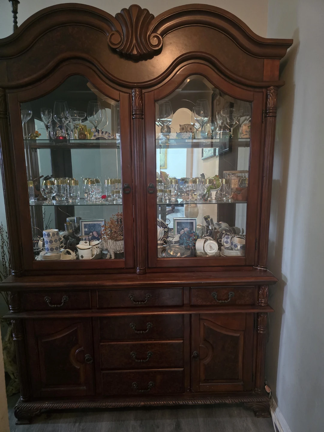 ACME Chateau De Ville Hutch & Buffet - photo 2
