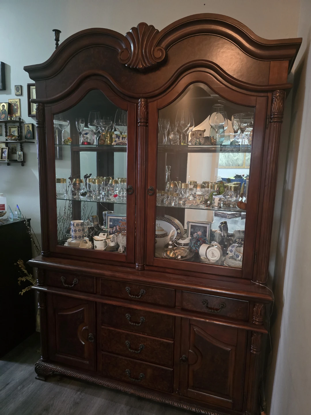 ACME Chateau De Ville Hutch & Buffet - photo 4