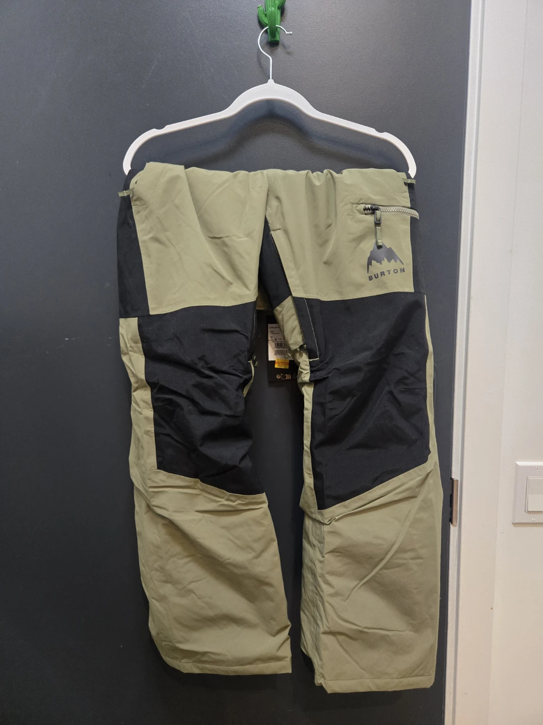 Almost New Burton Skymm Jk Jacket and Pants - Size L - photo 3