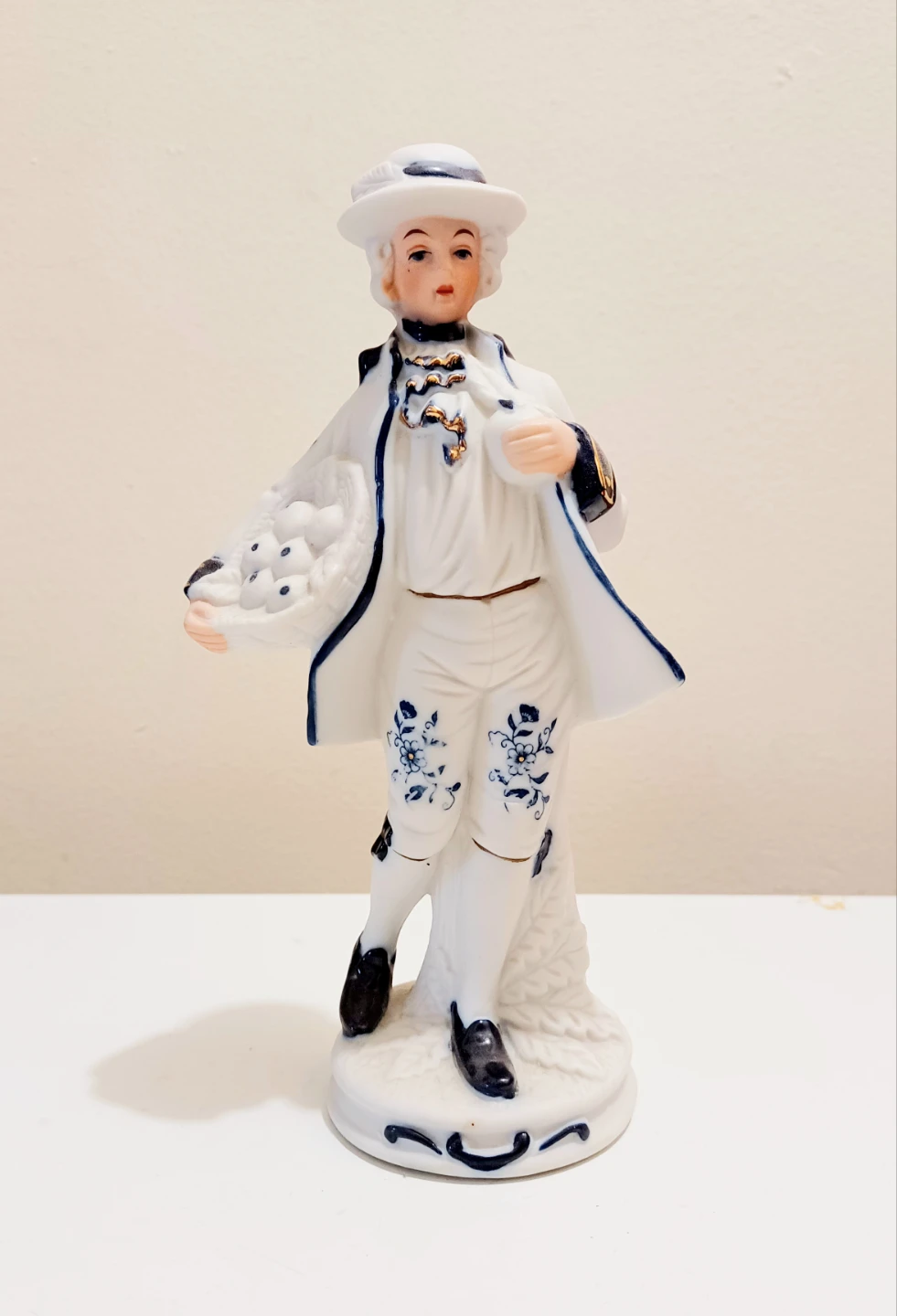 Hand Painted Capodimonte Porcelain Figurine - photo 2
