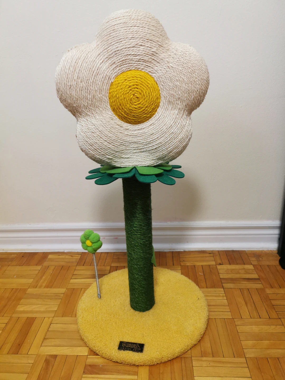 Flower Cat Scratcher Post