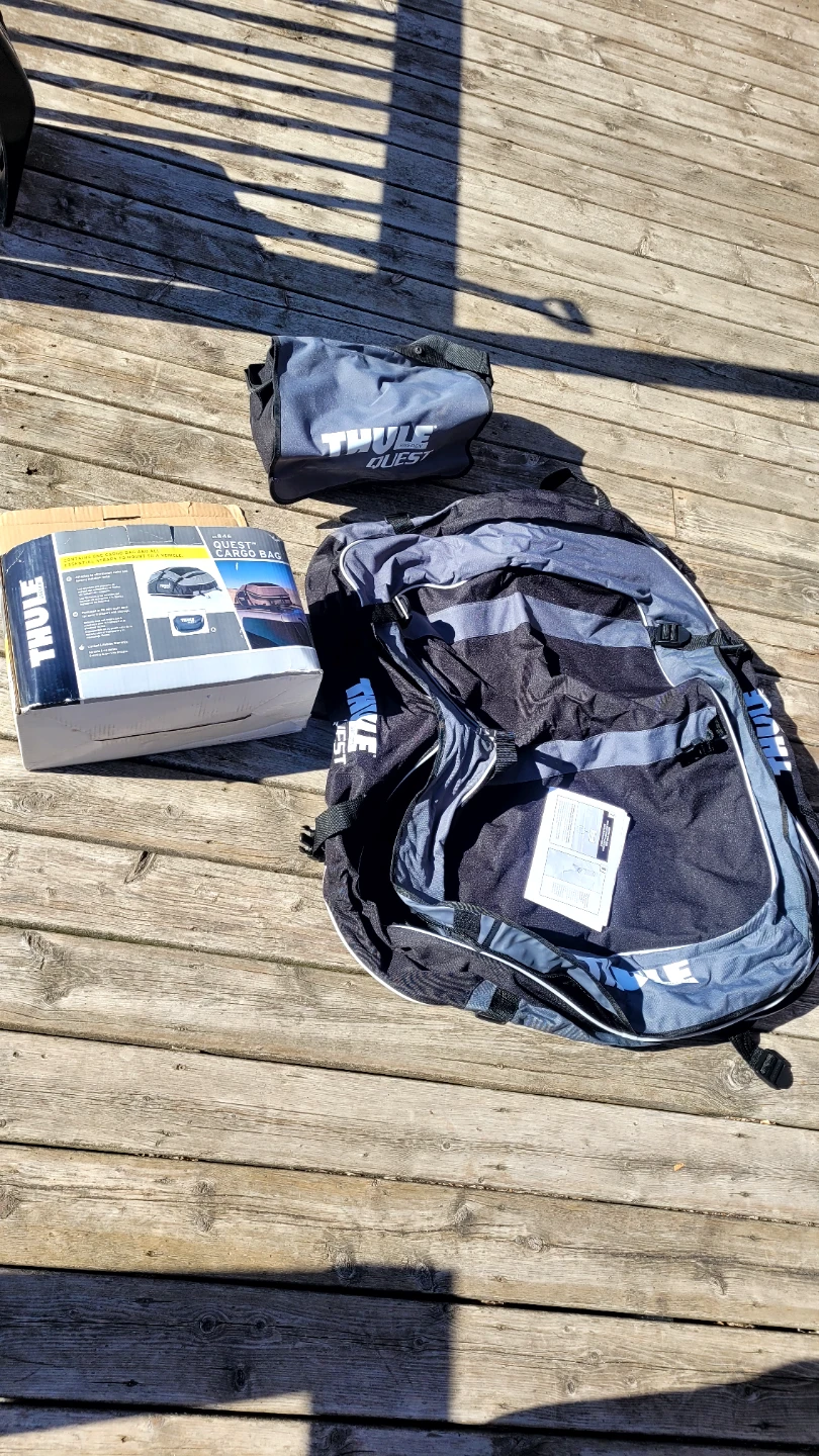 LIKE NEW Thule Quest Cargo Bag