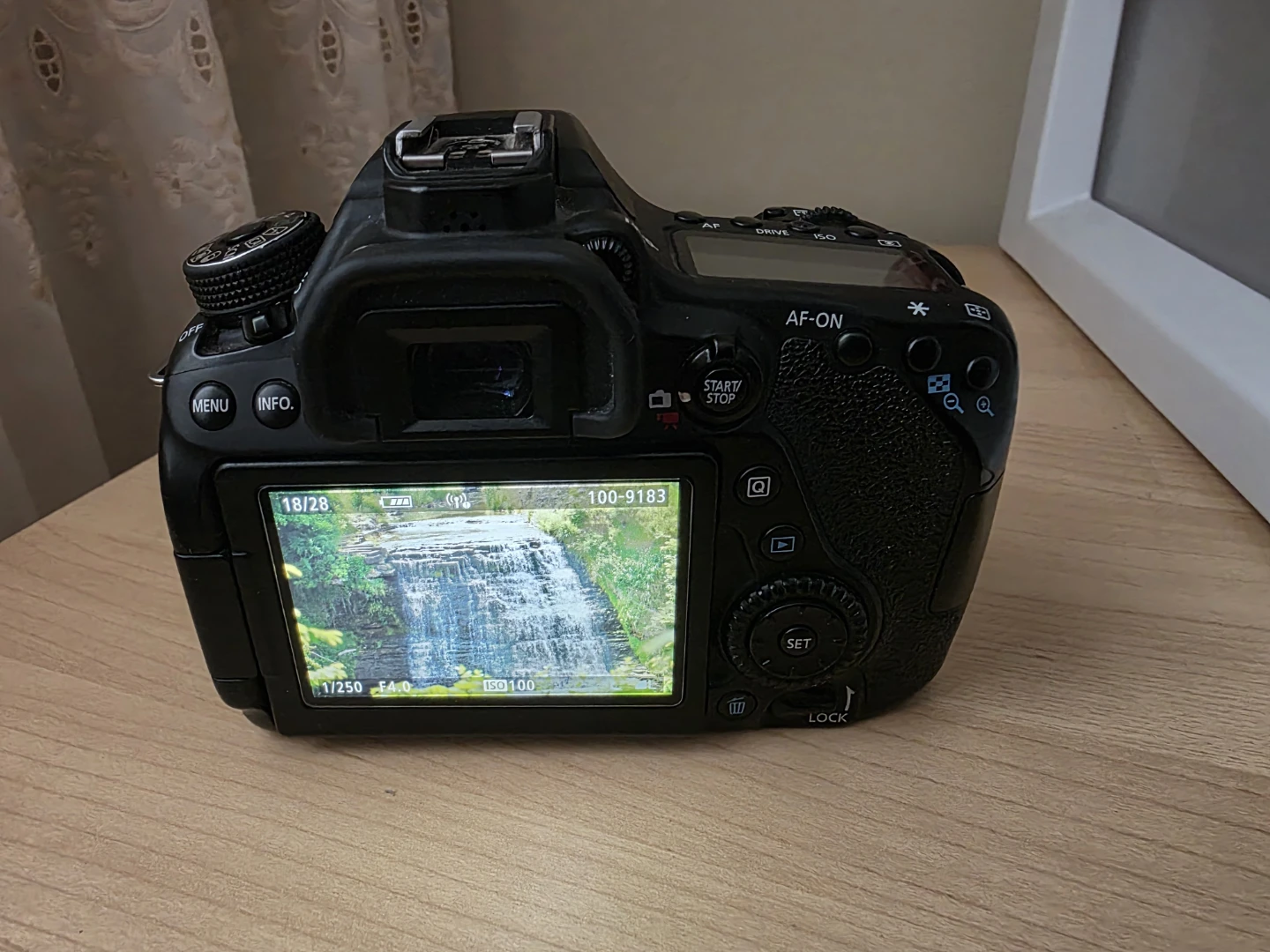 Canon EOS 80D DSLR Camera - photo 3