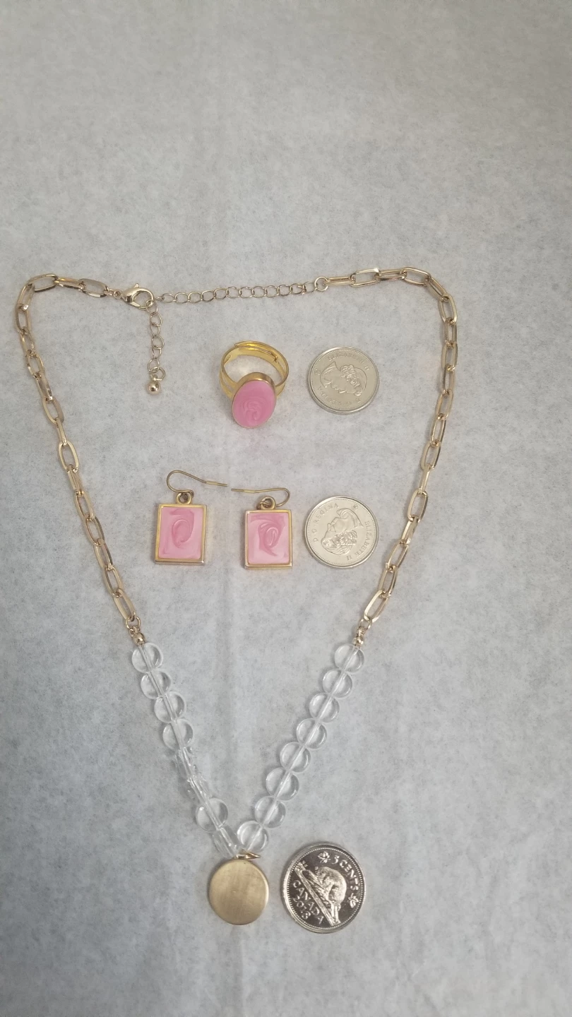 Gold tone ring and earrings set with pink swirl design - photo 5