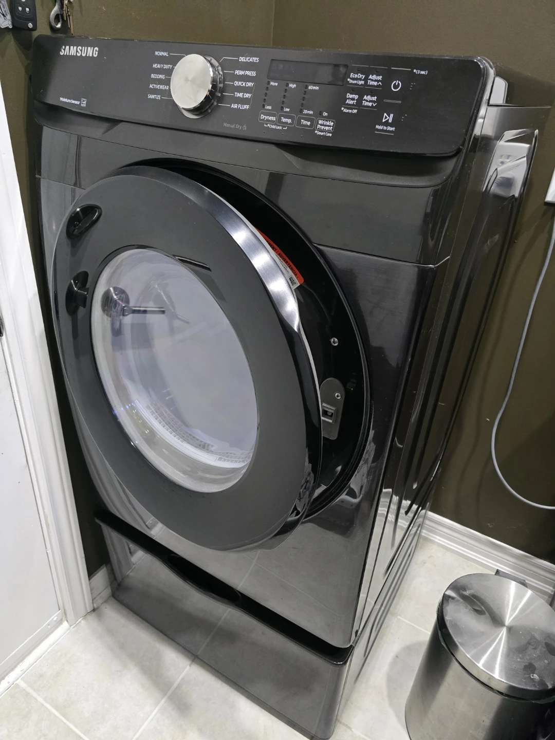 Samsung Black Stainless Electric Clothes Dryer with Pedestal