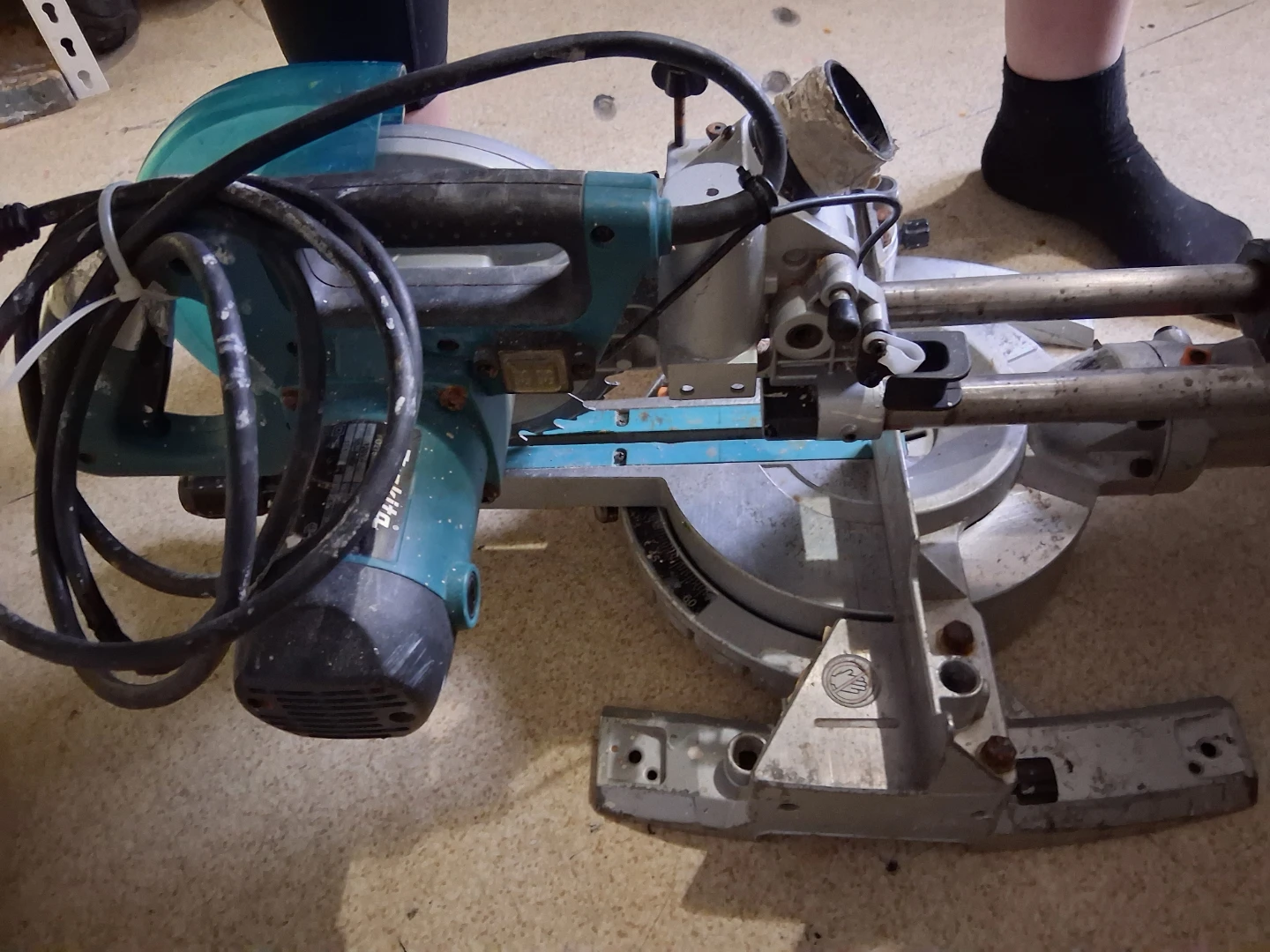 Makita Miter Saw - photo 2