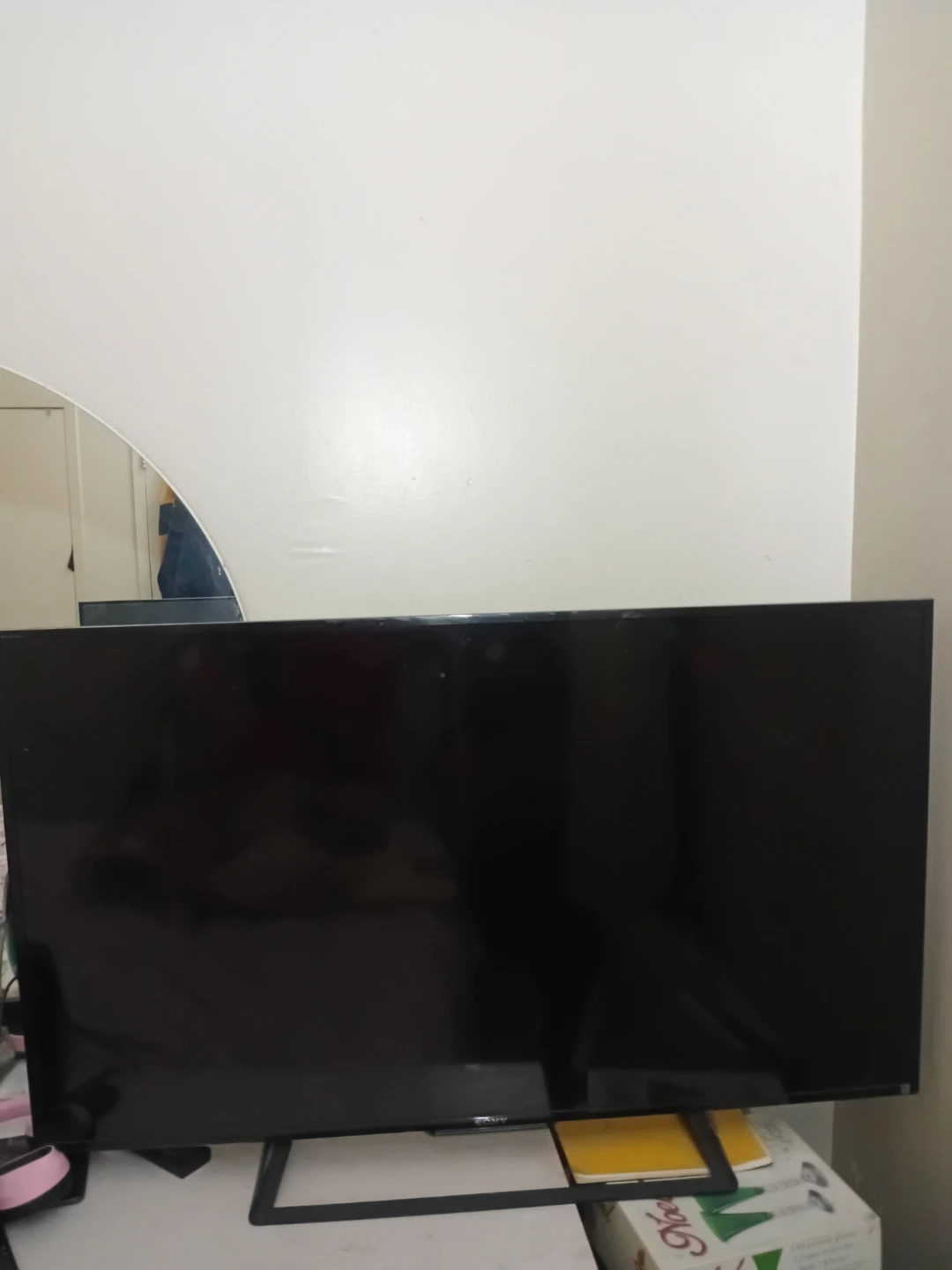 Smart tv . 50 inches Sony Bravia  television - photo 2
