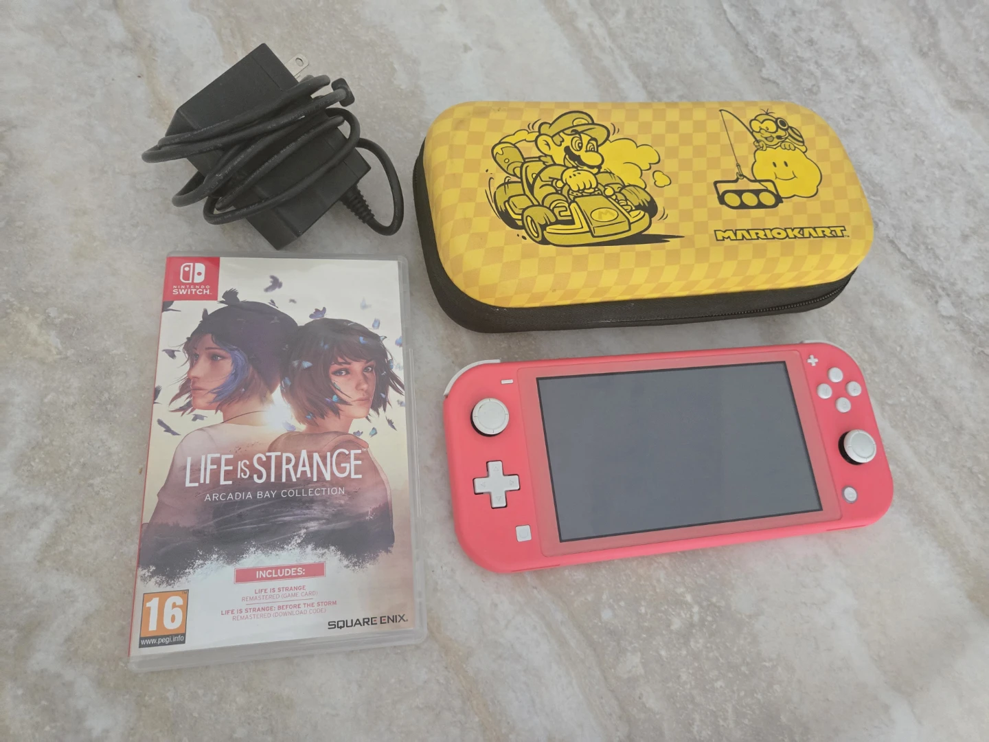 Nintendo Switch Lite (Coral) + Life is Strange