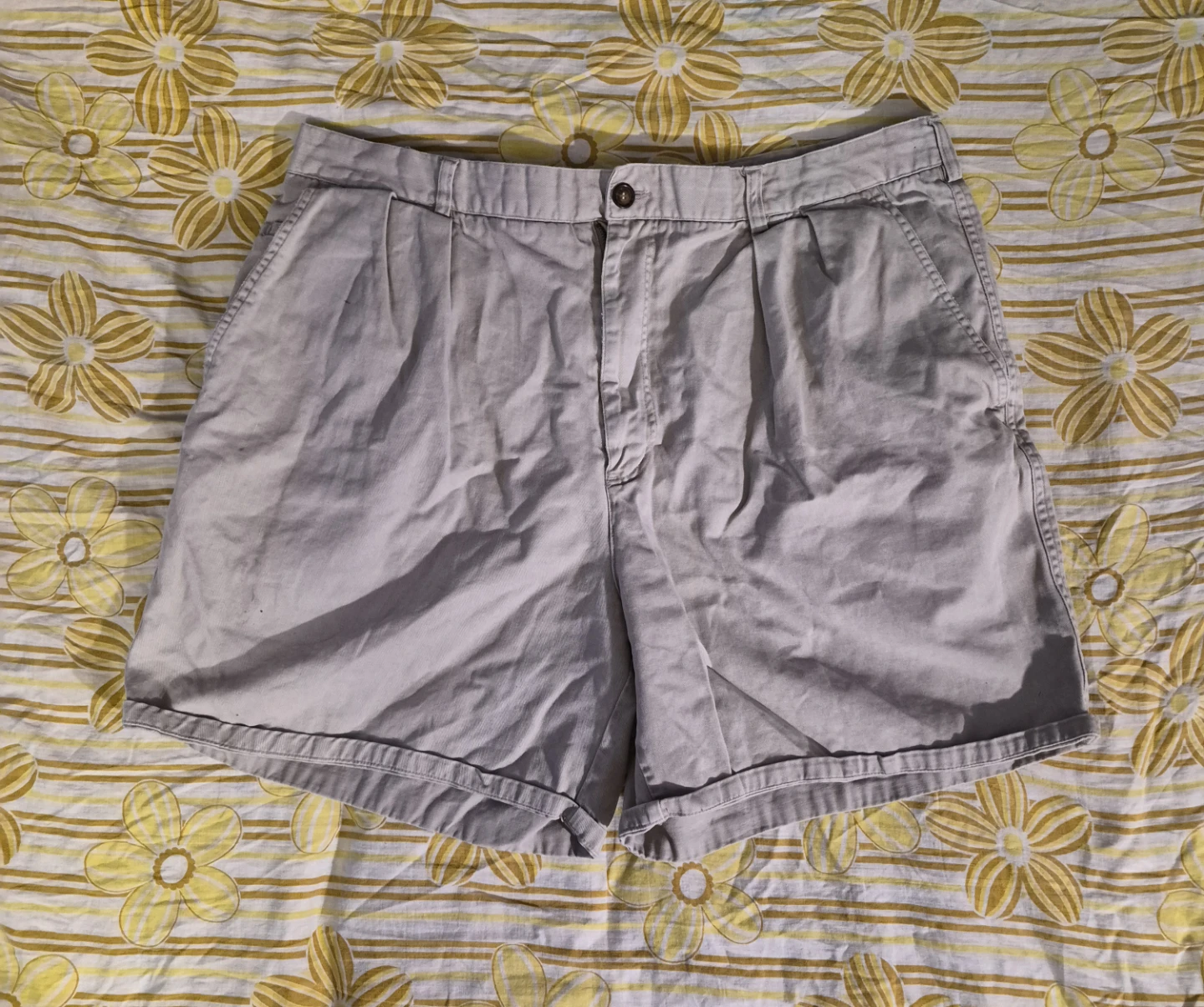 Beige vintage rolled shorts