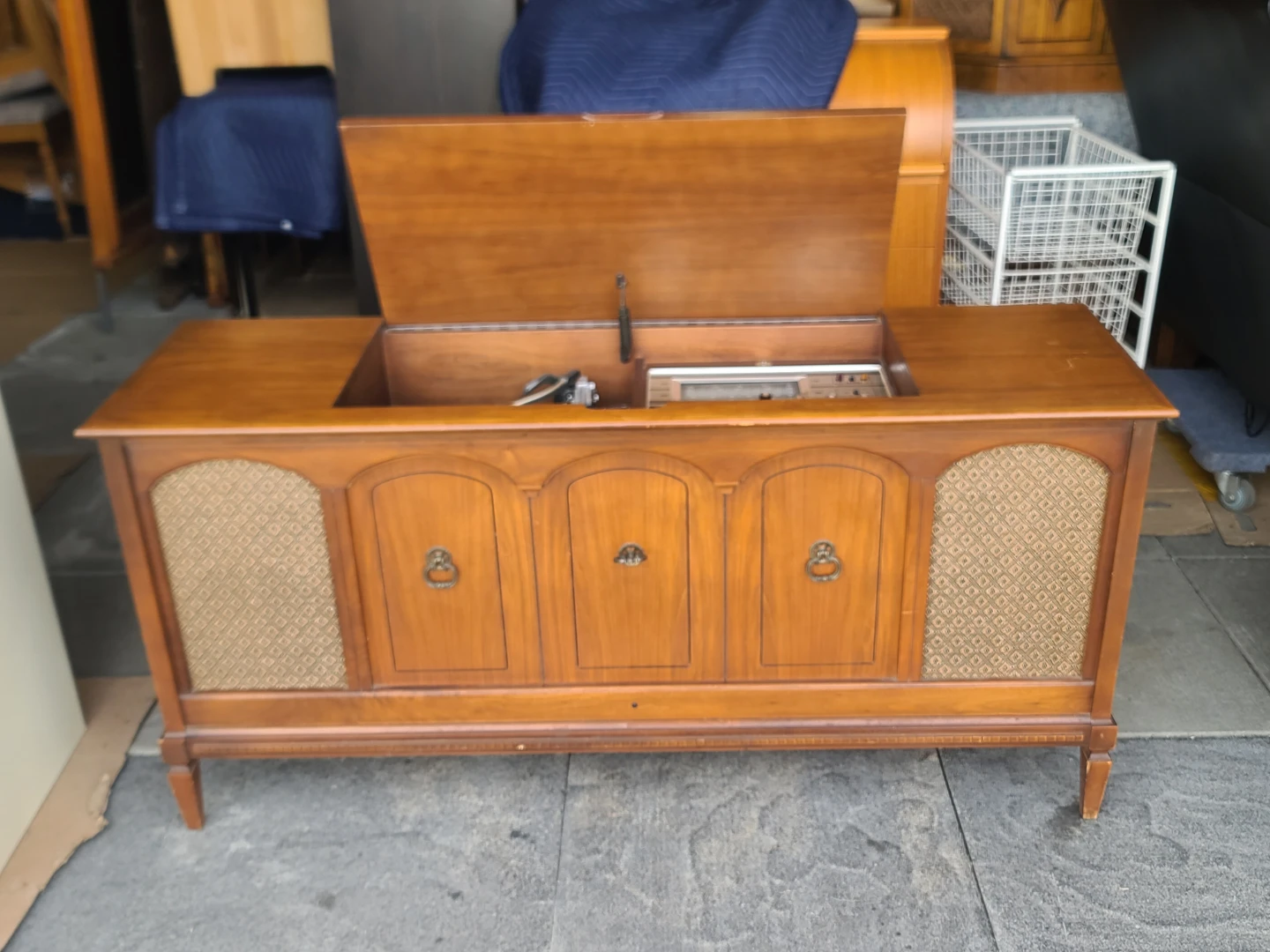 Vintage Solid State Stereo Console Record Player & Radio - photo 2