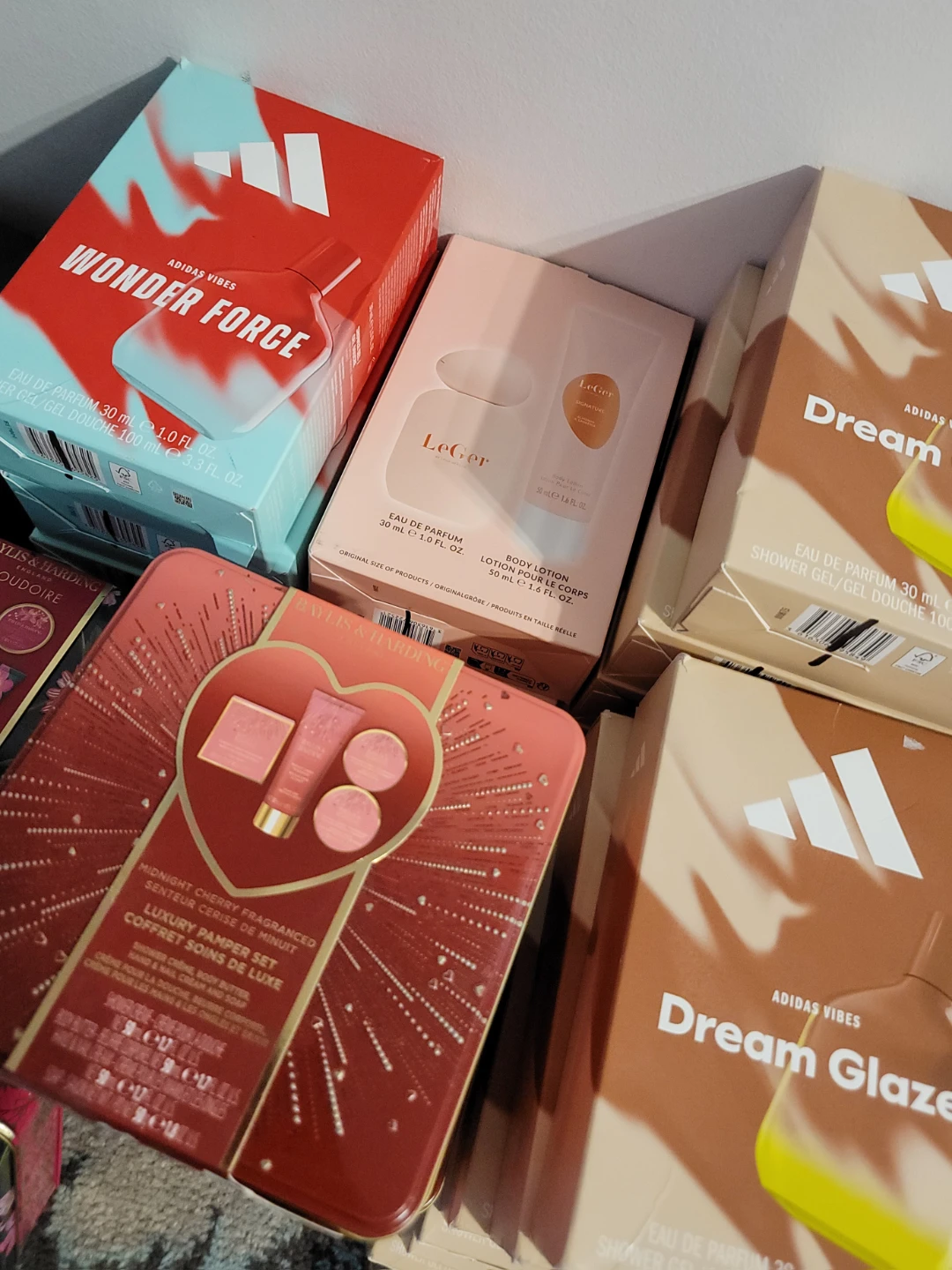 Parfum & Shower Gel, body lotions, shave sets. Brand new - photo 4