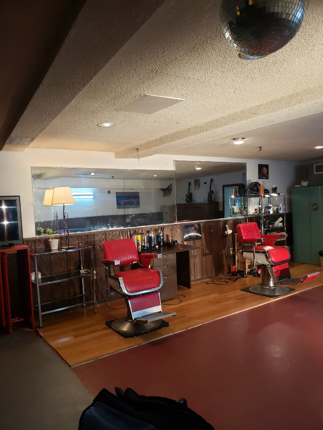Red Barber Chair - photo 2