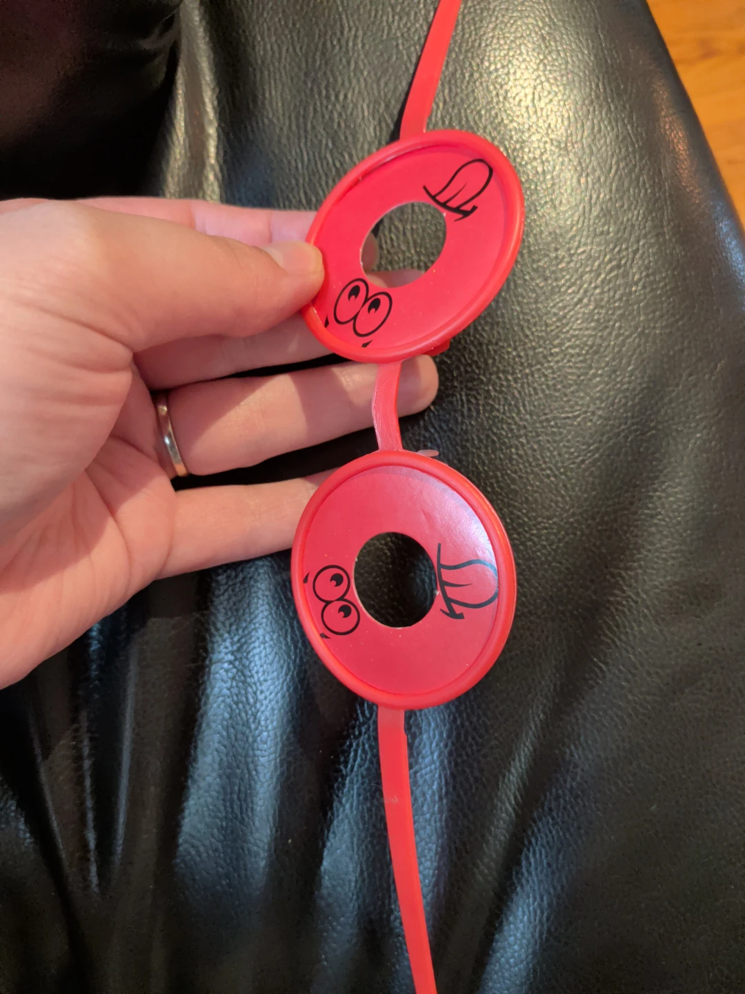Red Novelty Googly Eye Glasses String Holder - photo 2
