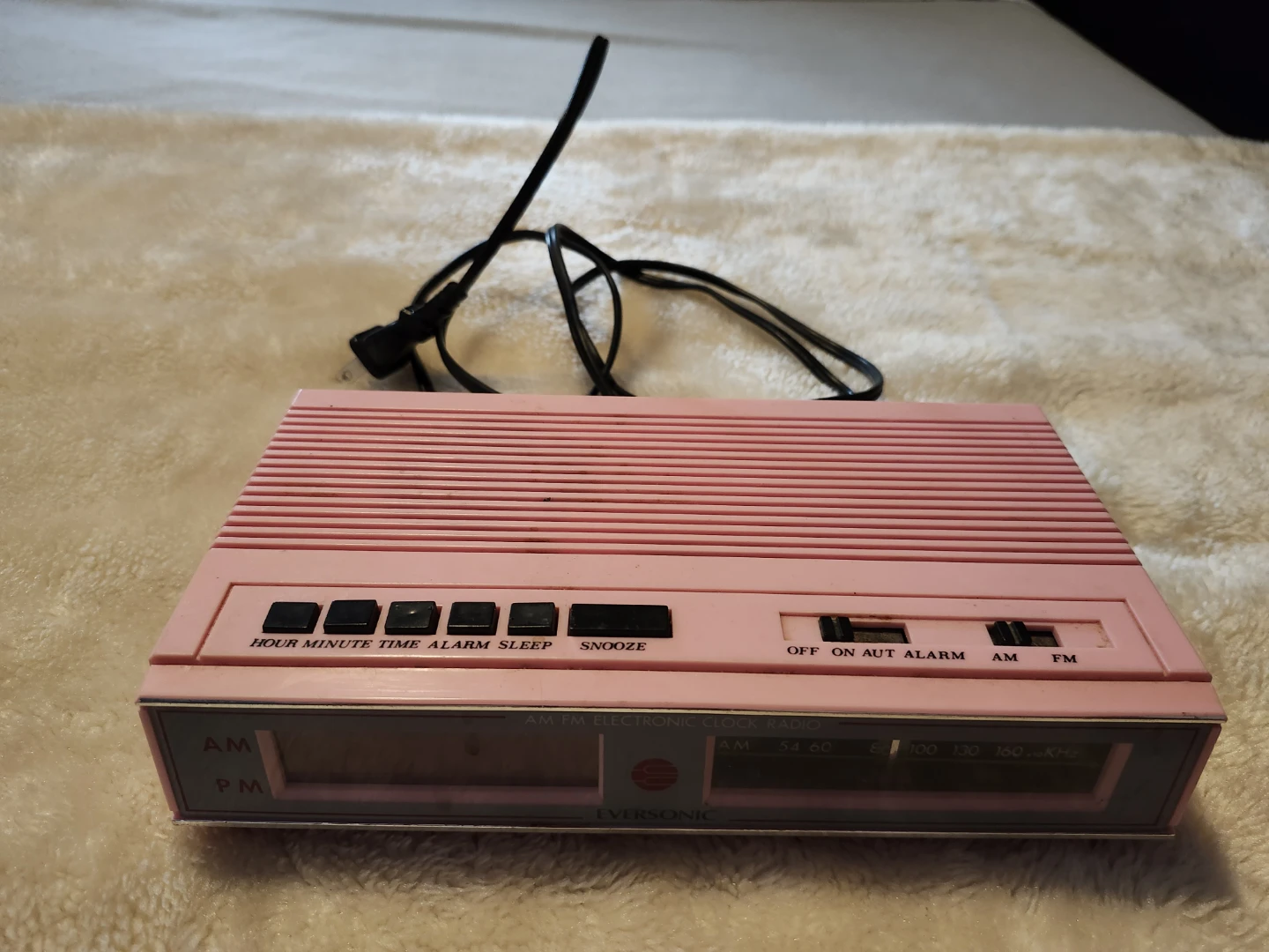 Vintage Pink AM/FM Electronic Clock Radio
