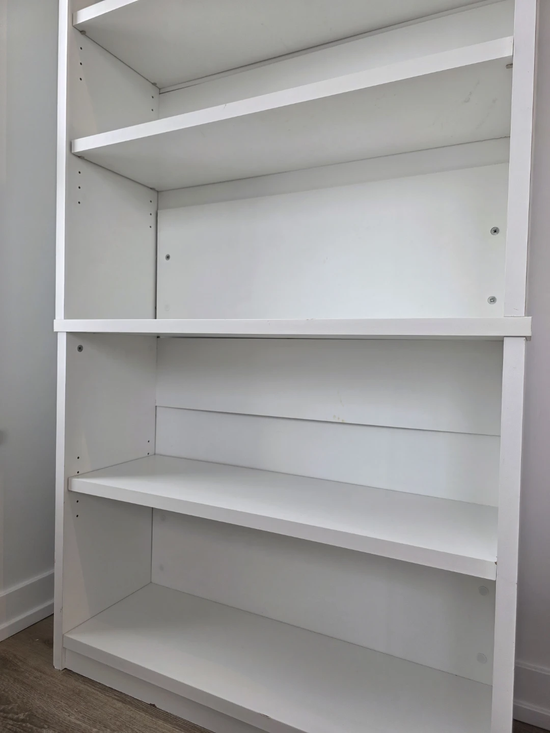 White 5-tier bookshelf for sale. - photo 5