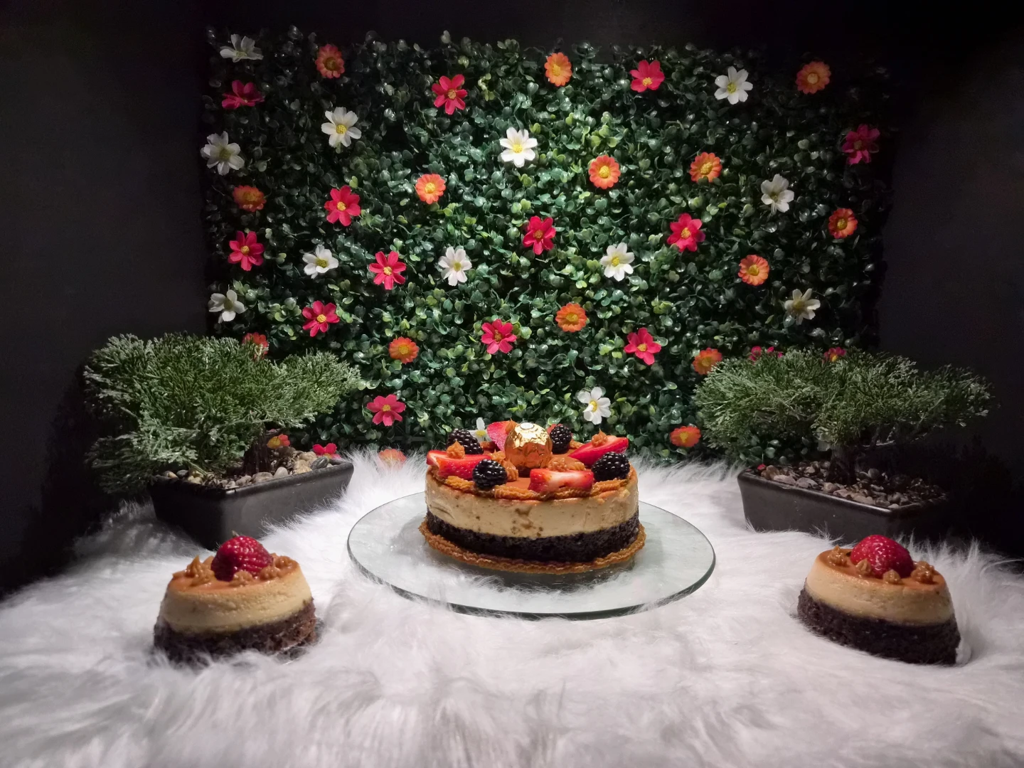 Cheesecake with Berries and Caramel
