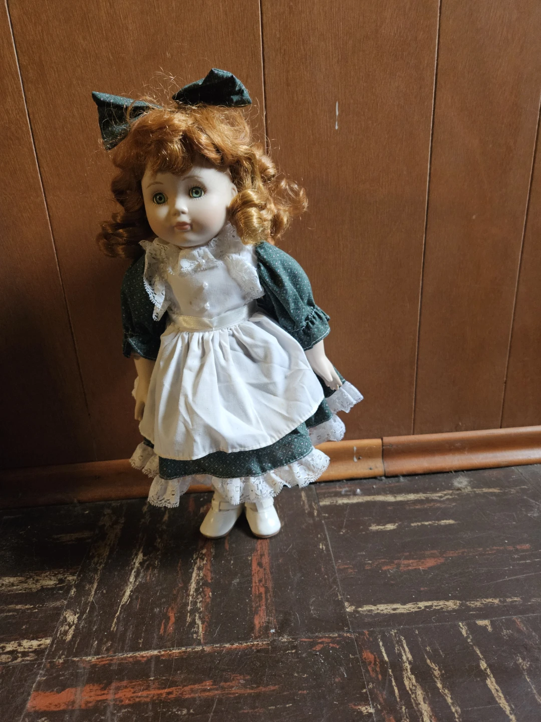 Vintage Porcelain Doll with Red Hair and Green Dress - photo 4