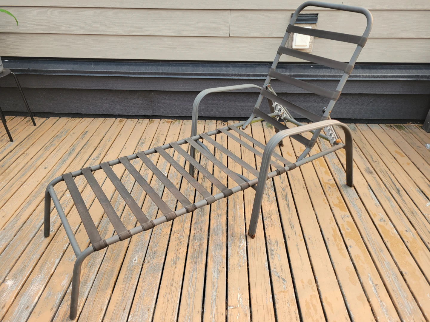 Grey Metal Outdoor Chaise Lounge Chair