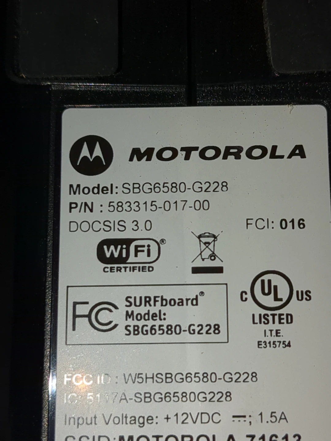 Motorola SURFboard SBG6580 DOCSIS 3.0 Wi-Fi Cable Modem Router - photo 3