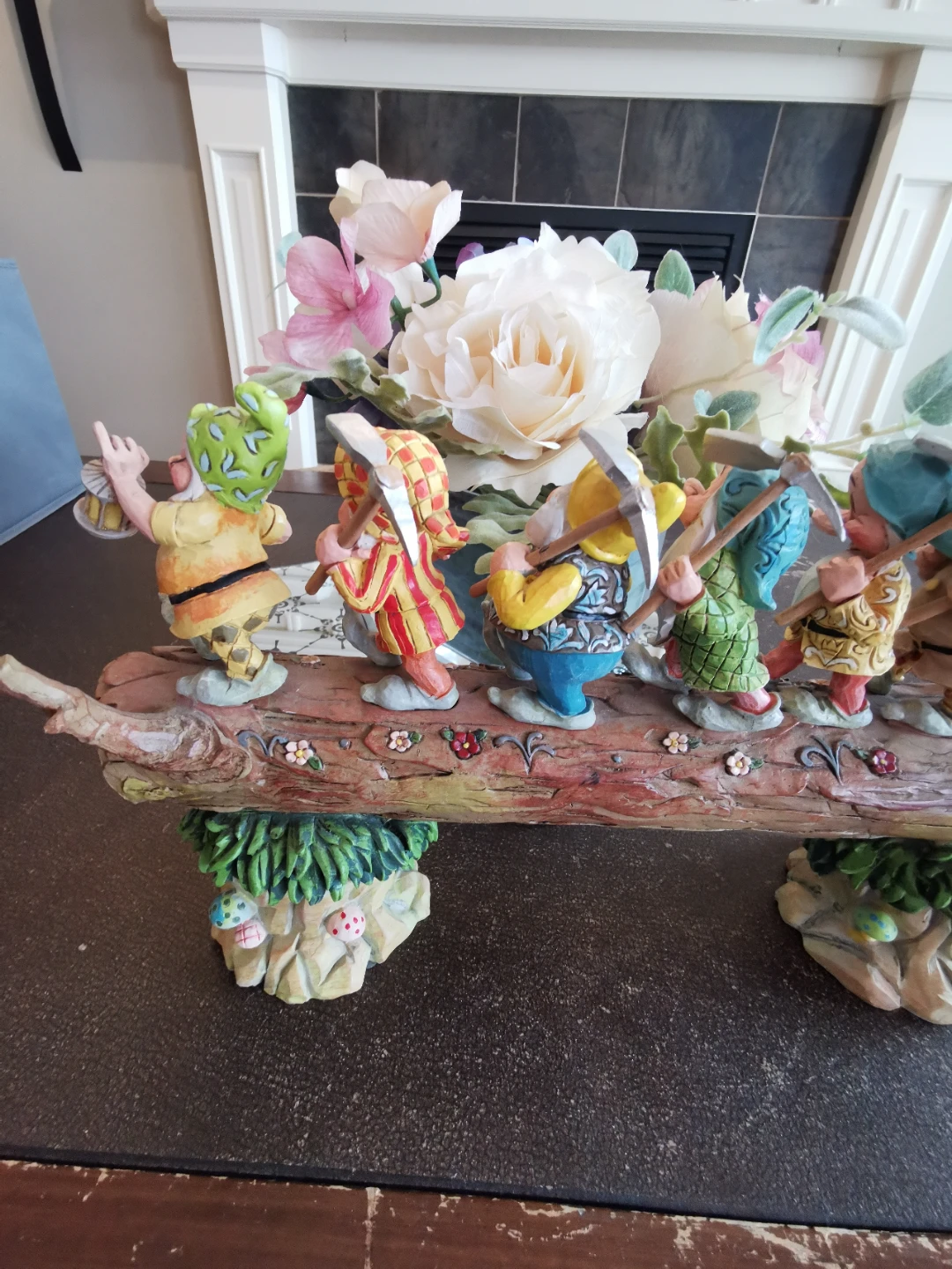 Jim shore Snow White and the Seven Dwarfs Log Figurine - photo 5