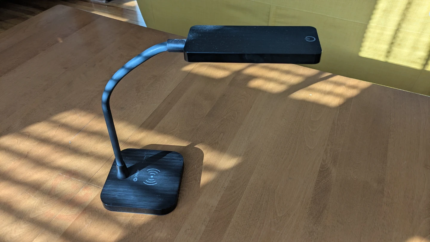 Ollite LED Desk Lamp with built in charger - photo 3