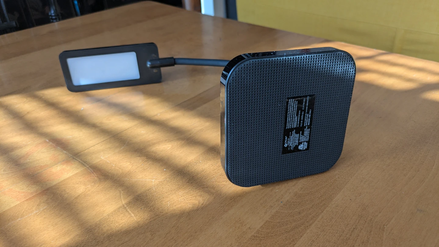 Ollite LED Desk Lamp with built in charger - photo 4