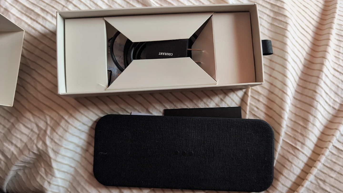 COURANT Catch:2 Multi-Device Wireless Charger - photo 3