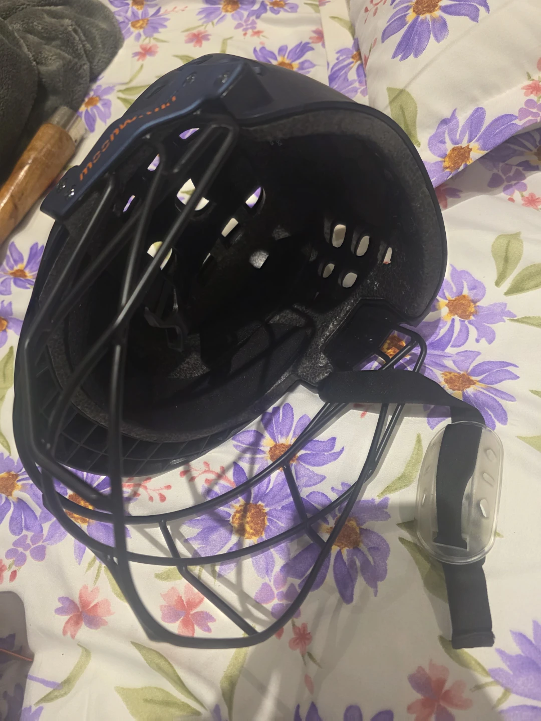 Moonwalker 2.0 cricket helmet