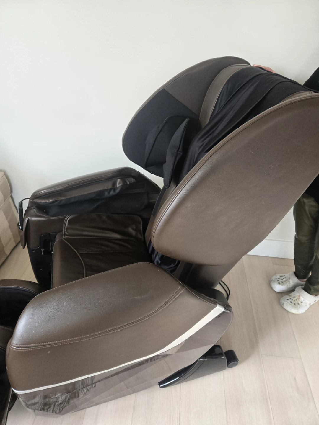 Brown Leather Massage Chair - photo 2