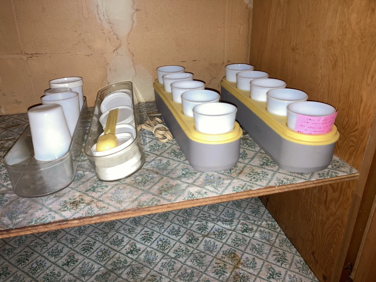 Salton Thermostat Controlled Yogurt Maker with 8 Cups - photo 2