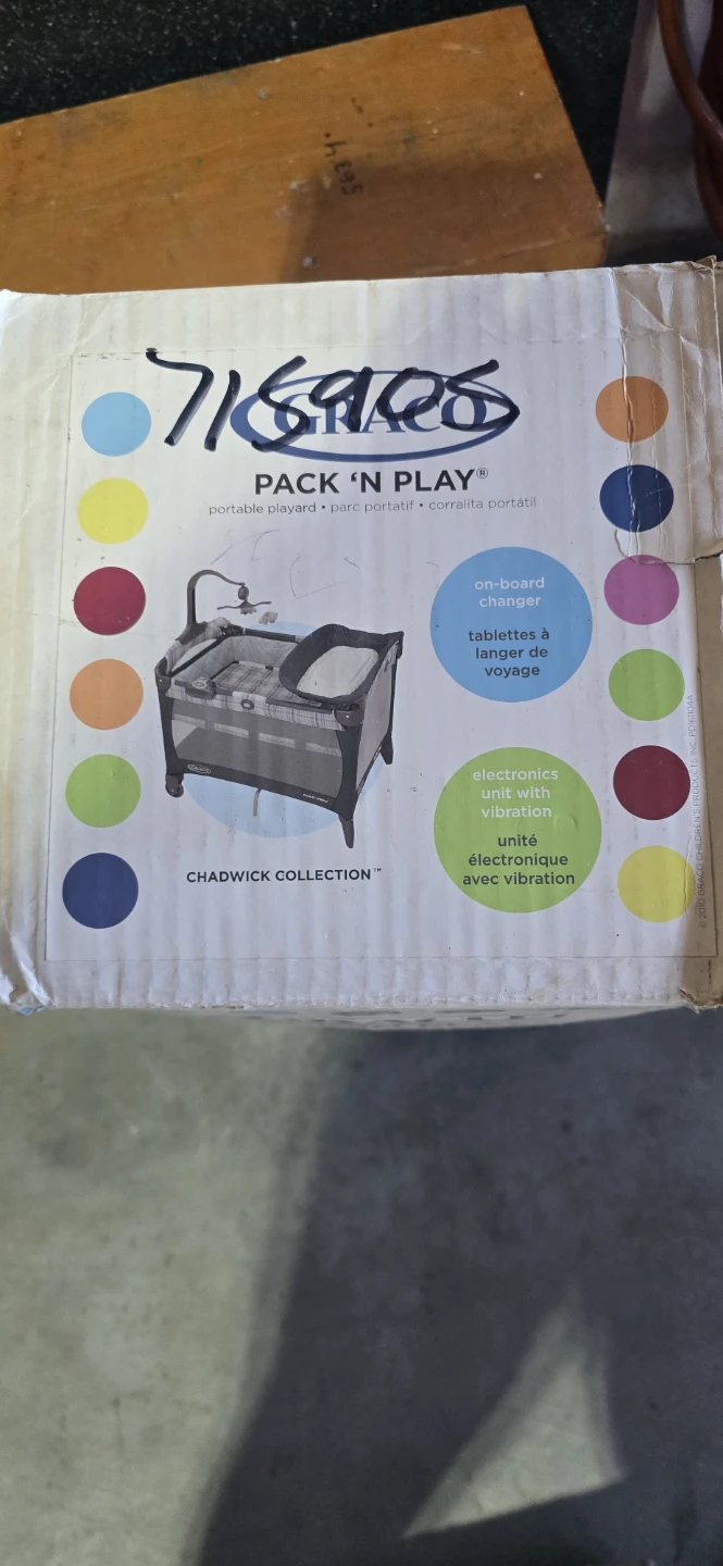Graco Pack 'n Play with Newborn Napper and Changer