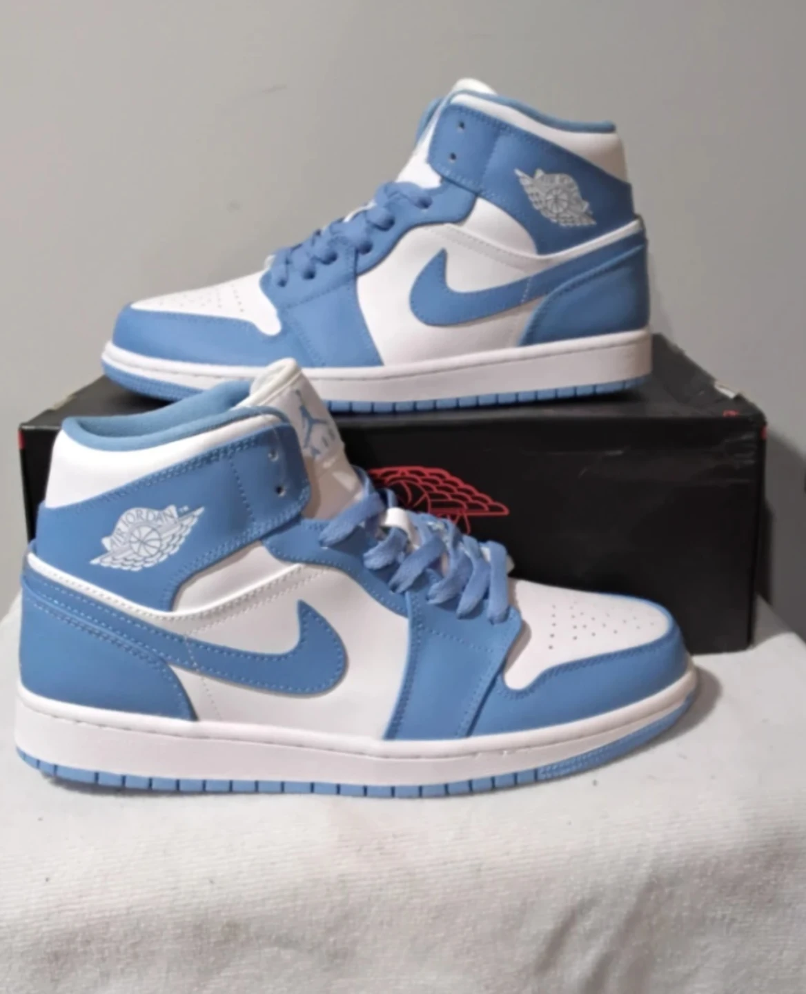 Air Jordan 1 Mid Sneakers - University Blue White