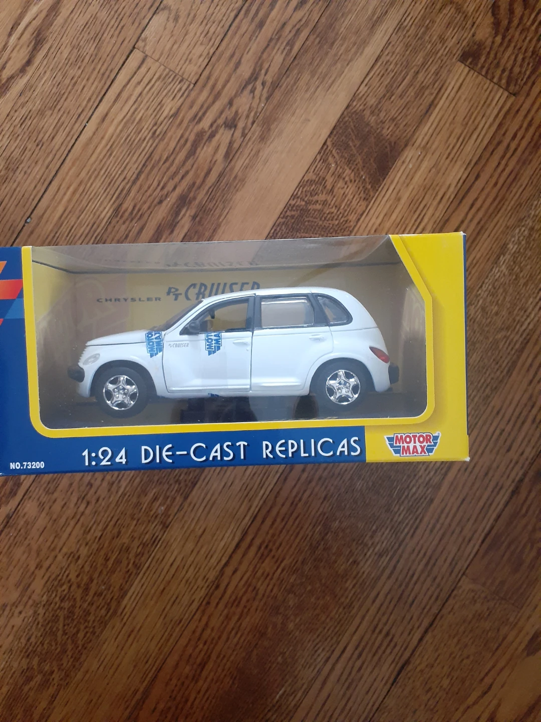 Motor Max 1:24 Chrysler PT Cruiser Die-Cast Replica - photo 2