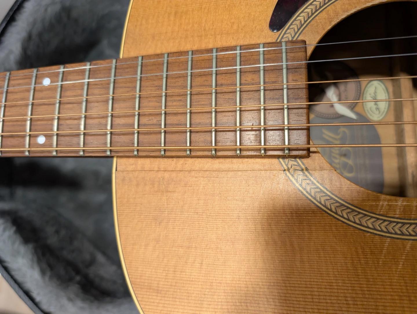Acoustic Guitar with Hard Case - photo 2