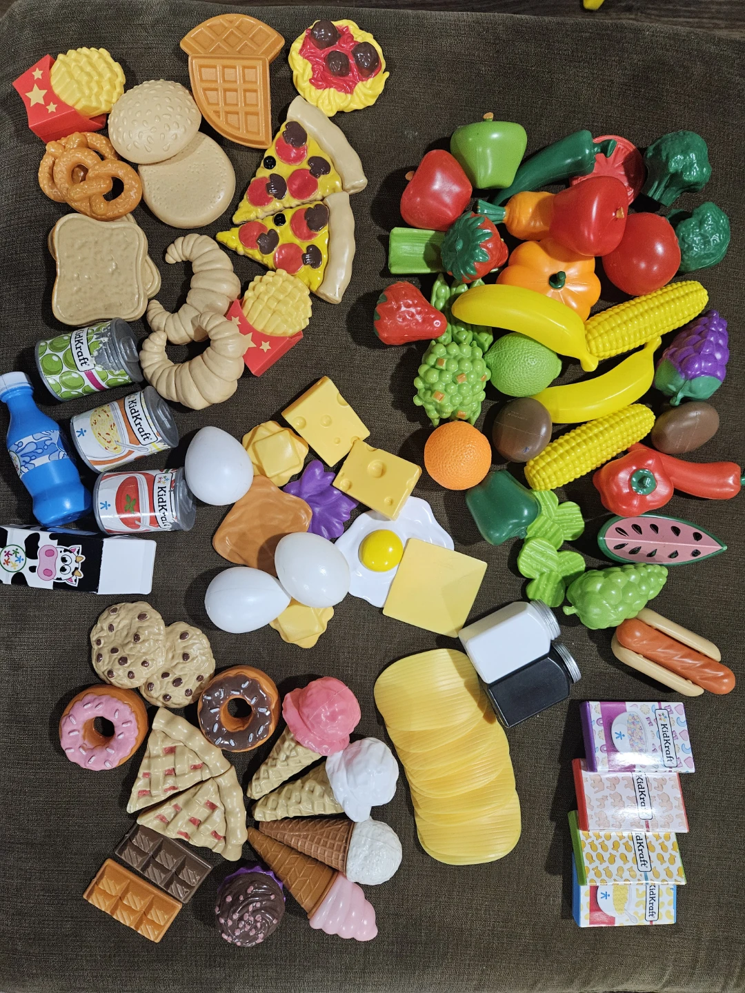 KidKraft Pretend Play Food Set