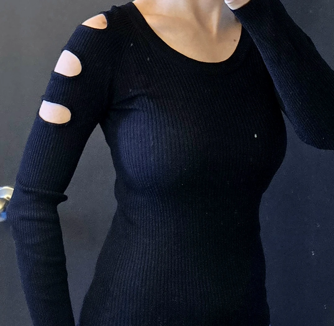 Urbanology Black Shoulder Cut-Out Long Sleeve Top