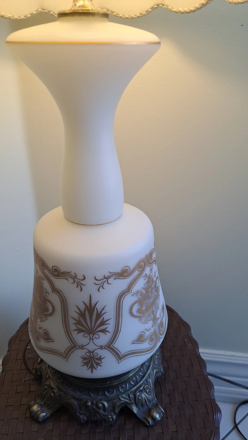 Vintage Ornate Table Lamp with Gold Detailing - photo 3