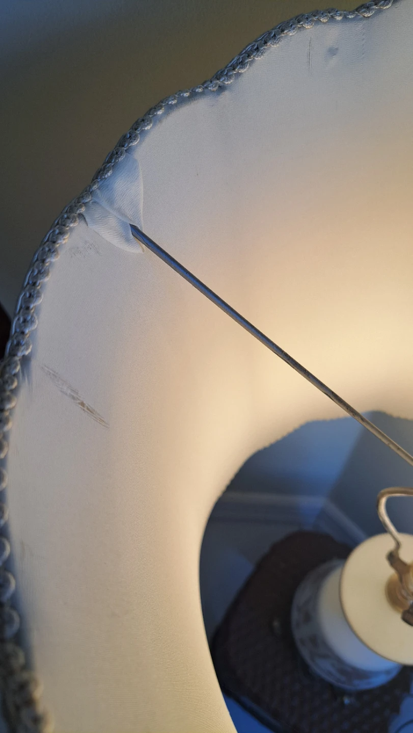 Vintage Ornate Table Lamp with Gold Detailing - photo 5