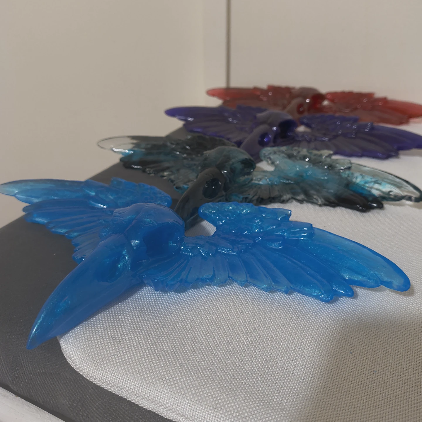 Red Raven Skull with Wings Resin Figurine - photo 3