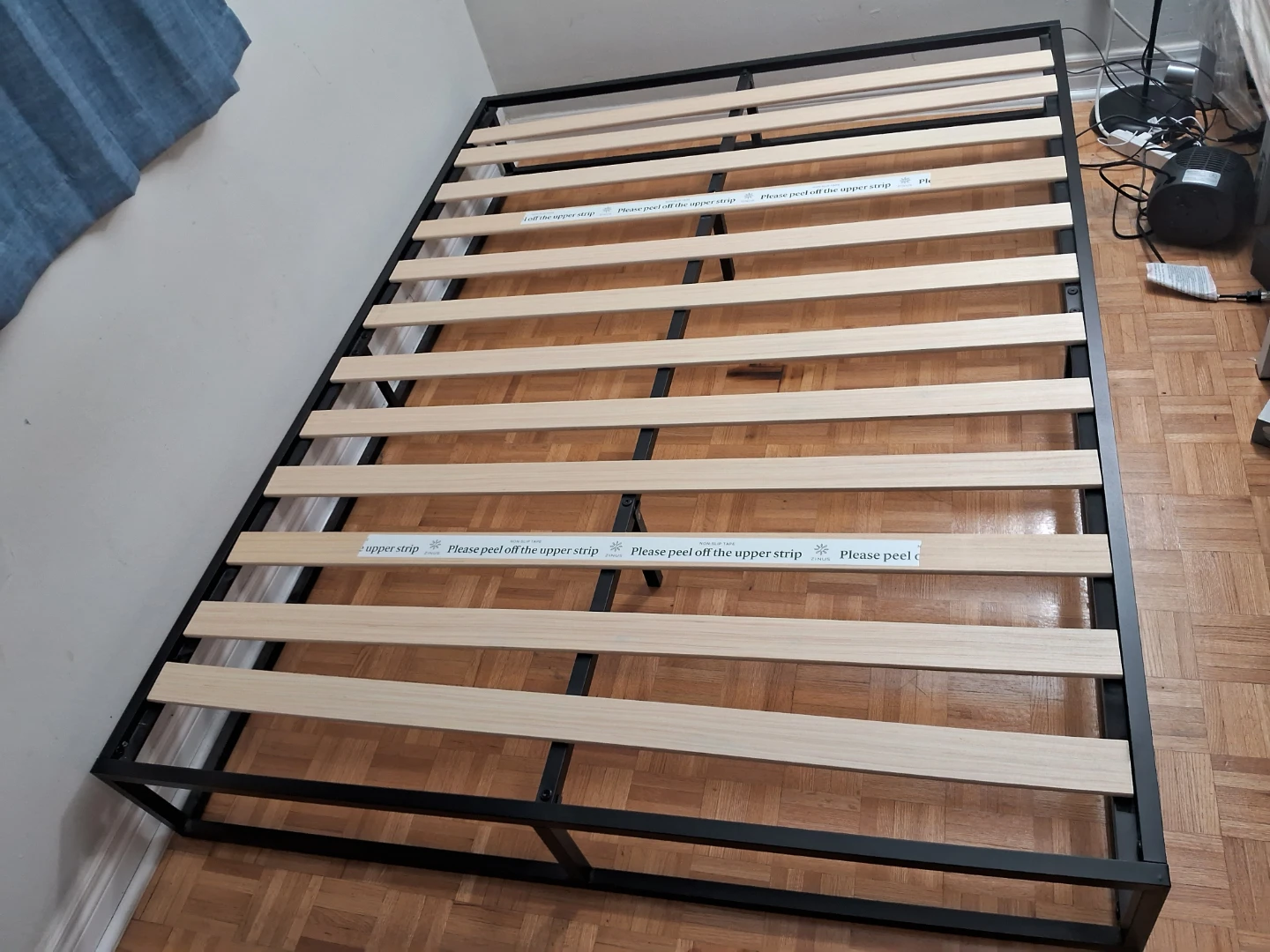 Zinus Joseph 10 inch Metal Platform Bed Frame - photo 3