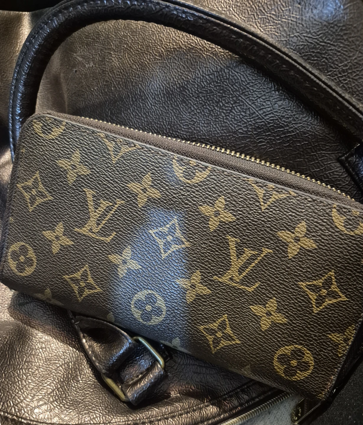 Louis Vuitton Monogram " zippy" wallet
