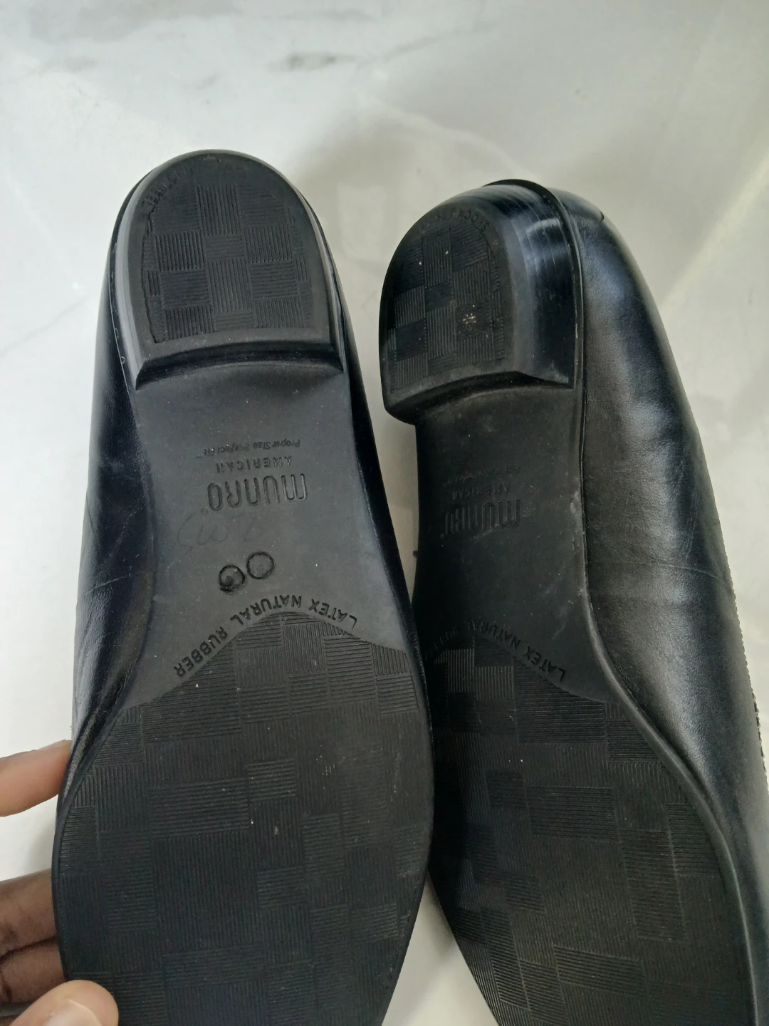 Munro American Black Leather Loafer Shoes - photo 2