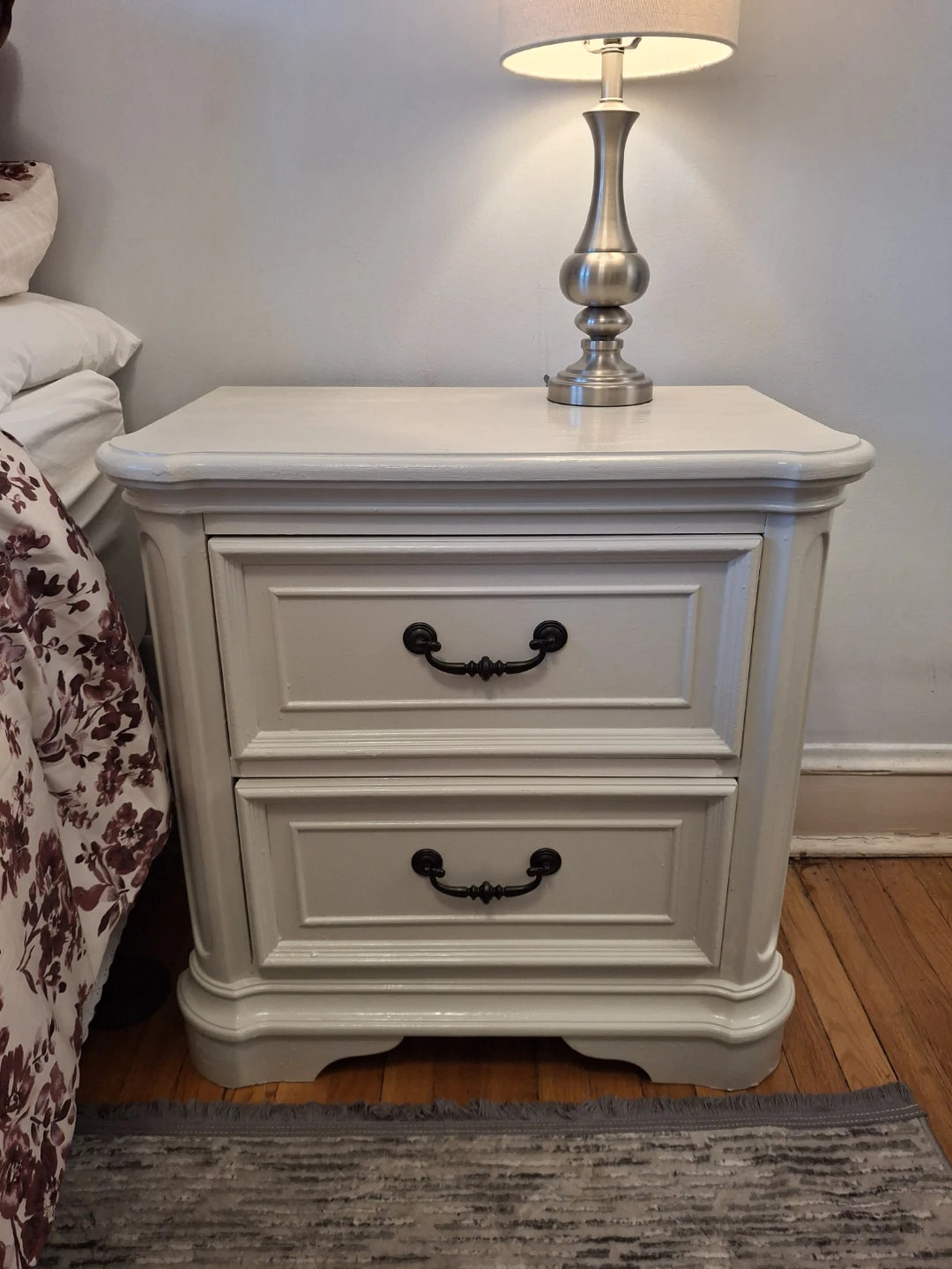 Vendo mesa de noche $ 50
