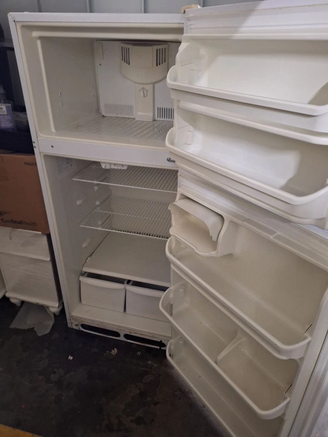 White Top Freezer Refrigerator - photo 2
